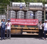 超馬傳奇集資愛心水塔送花蓮／魏嘉賢代表接受贈受災戶