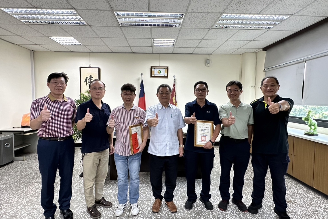 湖內雙傑榮退 分局全體同仁同賀    