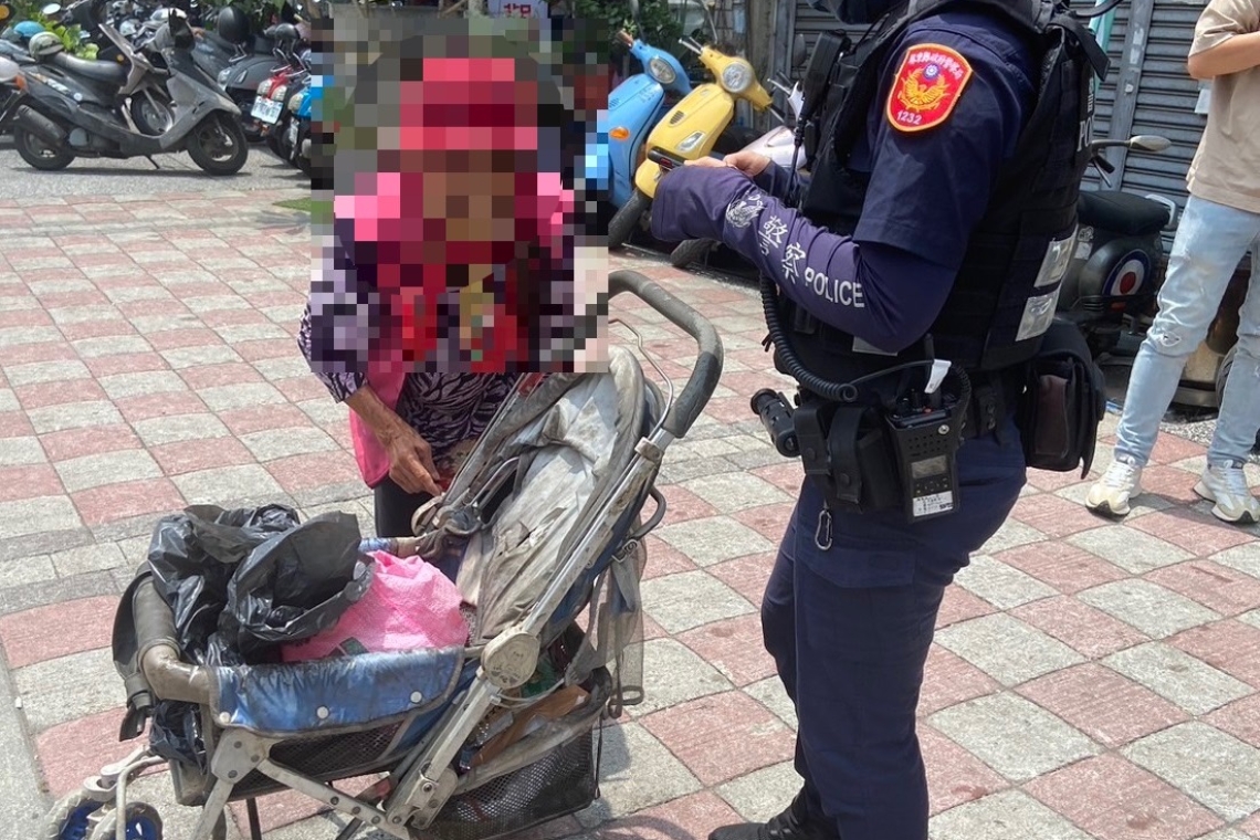 8旬老婦人推嬰兒車獨自外出迷路 屏東警協助返家