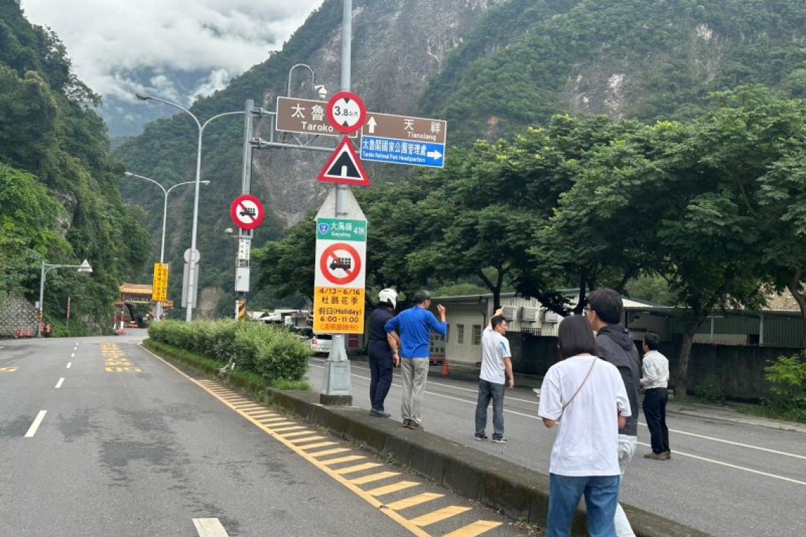傅國淵會勘太魯閣入口處／爭取裝設車輛辨識系統