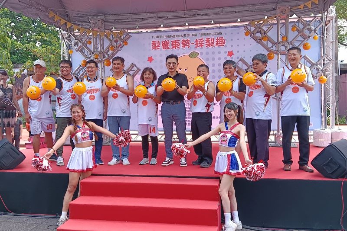 體驗高接梨魅力／台中市東勢區推廣採梨活動盛況空前