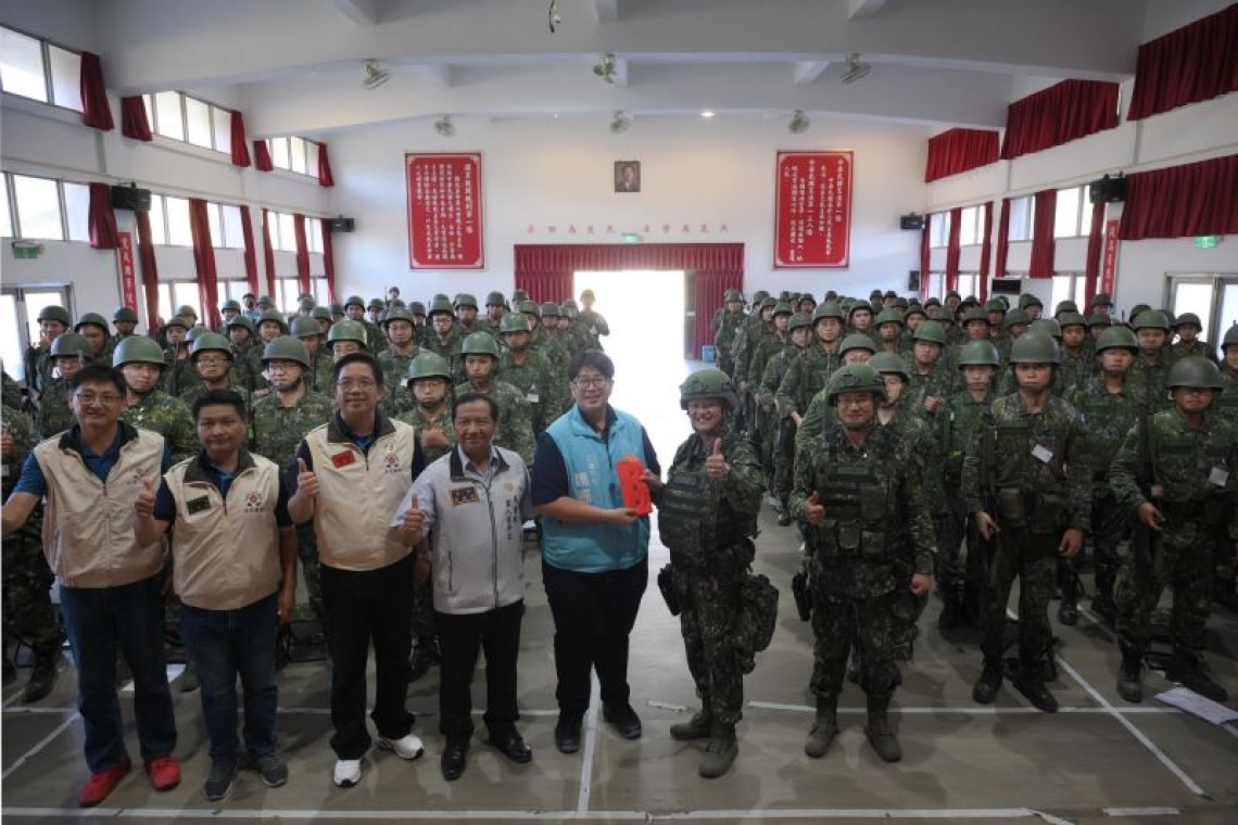 魏嘉彥慰勞教育召集後備軍人／致贈加菜金預祝任務圓滿