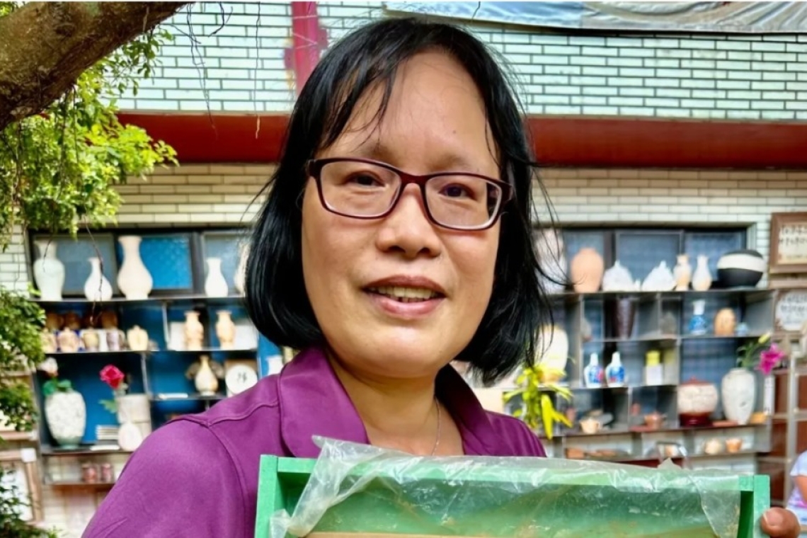 台灣著名女陶藝家 蔡惠瑜磚雕溫馨系列作品 裝置磚雕牆美化社區