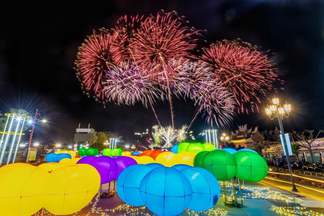 2025花蓮太平洋燈會  精采百花齊放煙火秀……