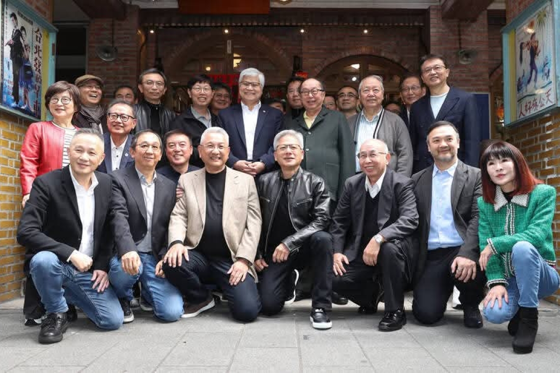 輝達（NVIDIA）執行長黃仁勳今天（18日）中午在台北小巨蛋旁知名台菜餐廳宴請供應鏈廠商高層。