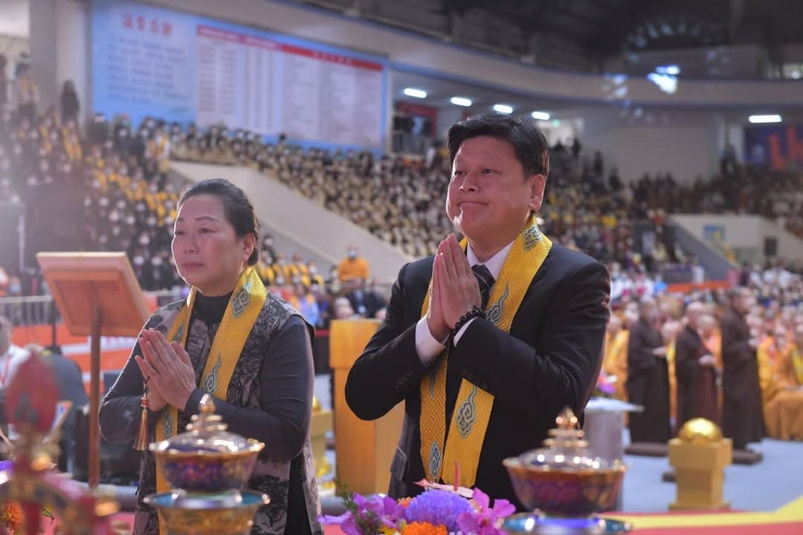 徐榛蔚縣長與 傅崐萁 委員前往「中國佛教會理事長 上淨下耀大和尚 圓寂傳供讚頌大典」，致上最深敬意並頒發褒揚狀，感念淨耀大和尚慈悲為懷，