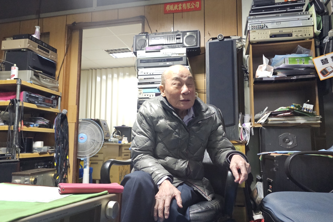89歲老人晚年無人理他！無法賺錢～我認識他一個月可以賺150萬