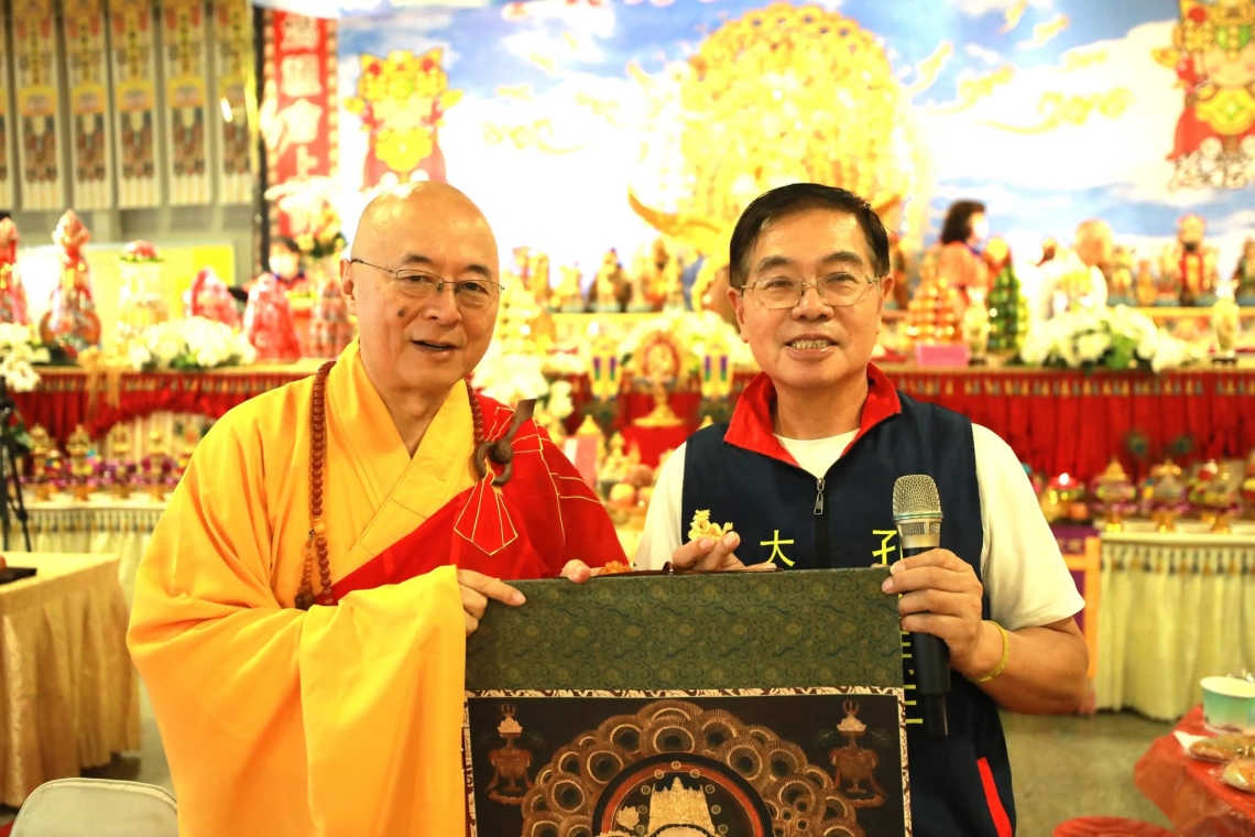 你這一輩子會賺錢，會做生意，一定有很多護法神在幫助你