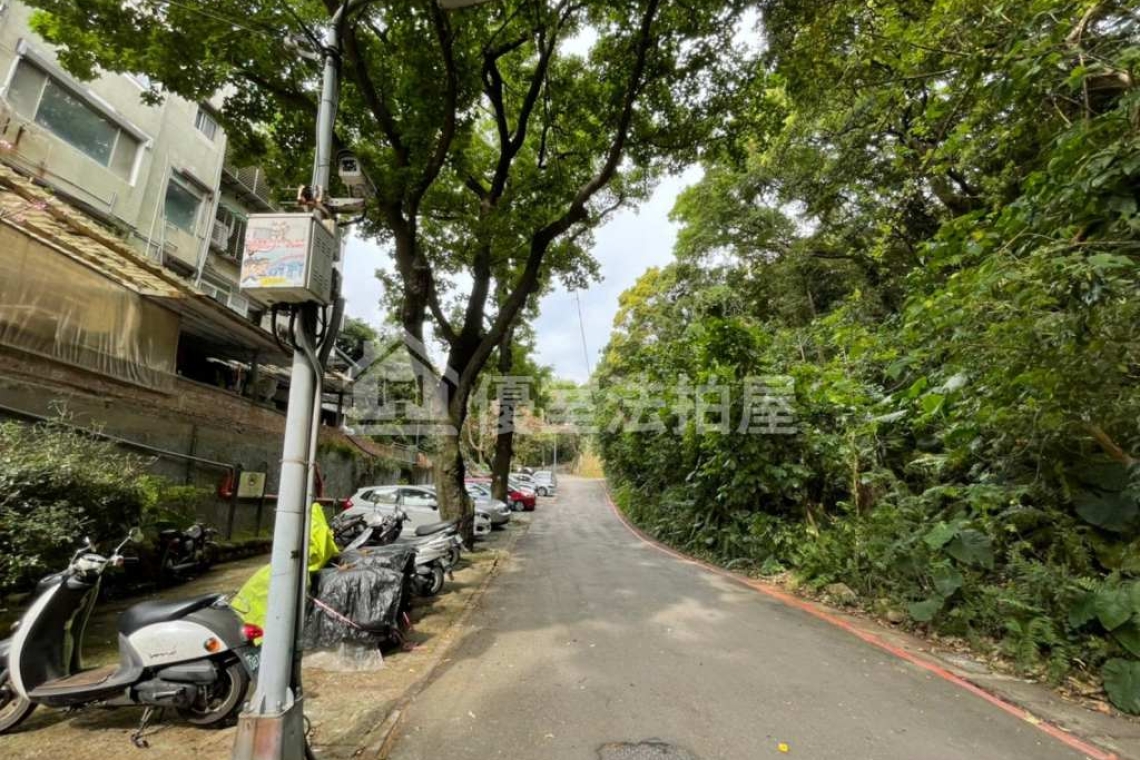 北投區温泉路一樓公寓  裝潢新格局方正通風清靜  ABC三戶30坪+20坪+20坪