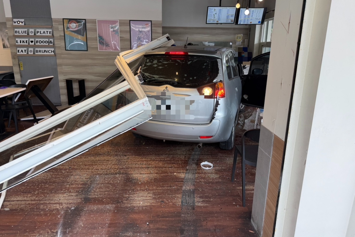 駕駛右轉失控衝入店家∣花蓮分局提醒行車安全
