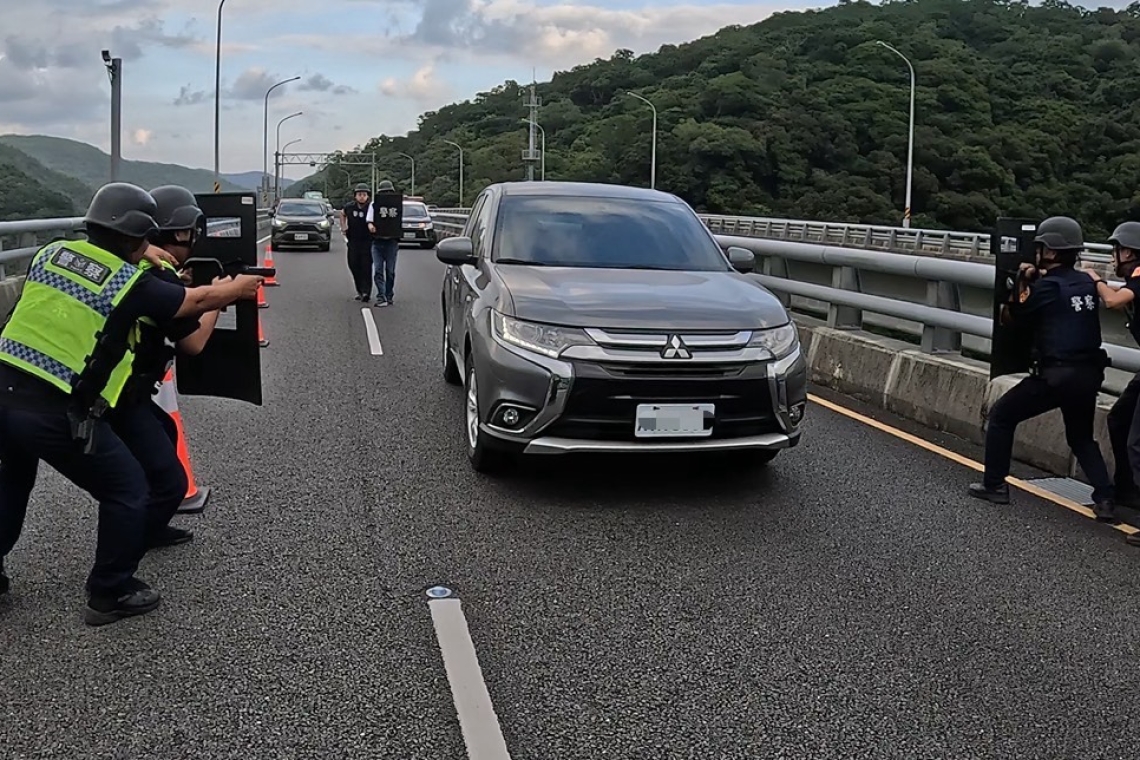 防搶與圍捕演練同步進行∣大武警展現維護治安決心
