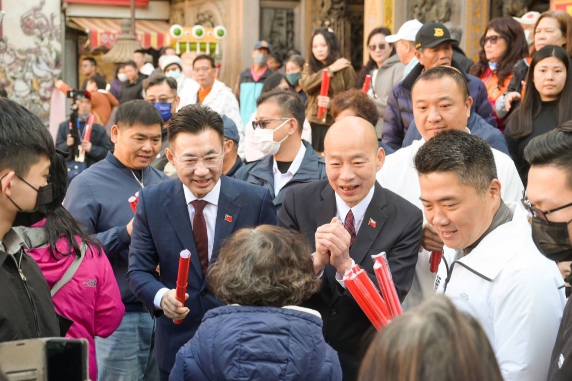 韓國瑜院長偕江啟臣副院長│大甲鎮瀾宮發放「馬上幸福」春聯