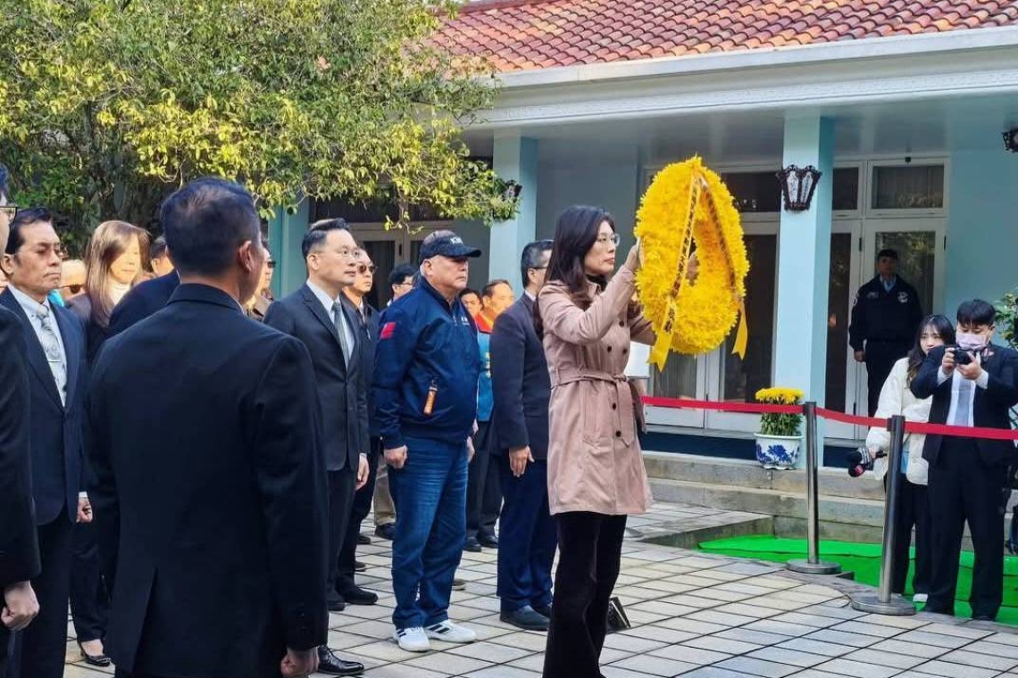 蔣經國先生辭世38載│鄭麗文率黨務幹部前往頭寮陵寢致意