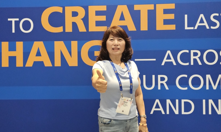 台北市華朋扶輪社社長Helen率社友參加台北國際年會