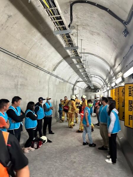 1131024-消防局和仁分隊辦理仁水隧道夜間事故暨防救災演練_1.jpg