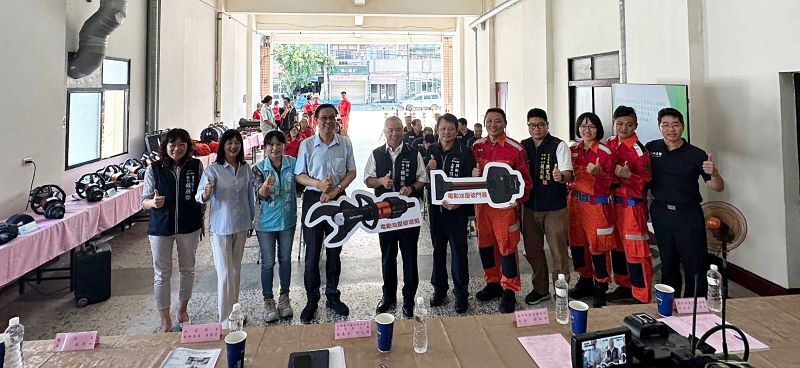 今日捐贈儀式立委顏寬恒市議員林孟令均派員共襄盛舉.jpg