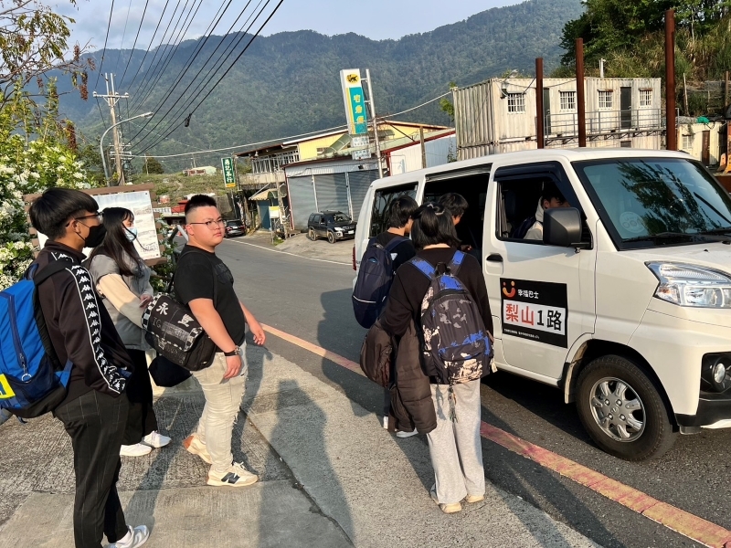 梨山觀光資源豐富市府推動梨山幸福巴士包車觀光服務歡迎民眾包車暢遊品茗吃桃.jpg